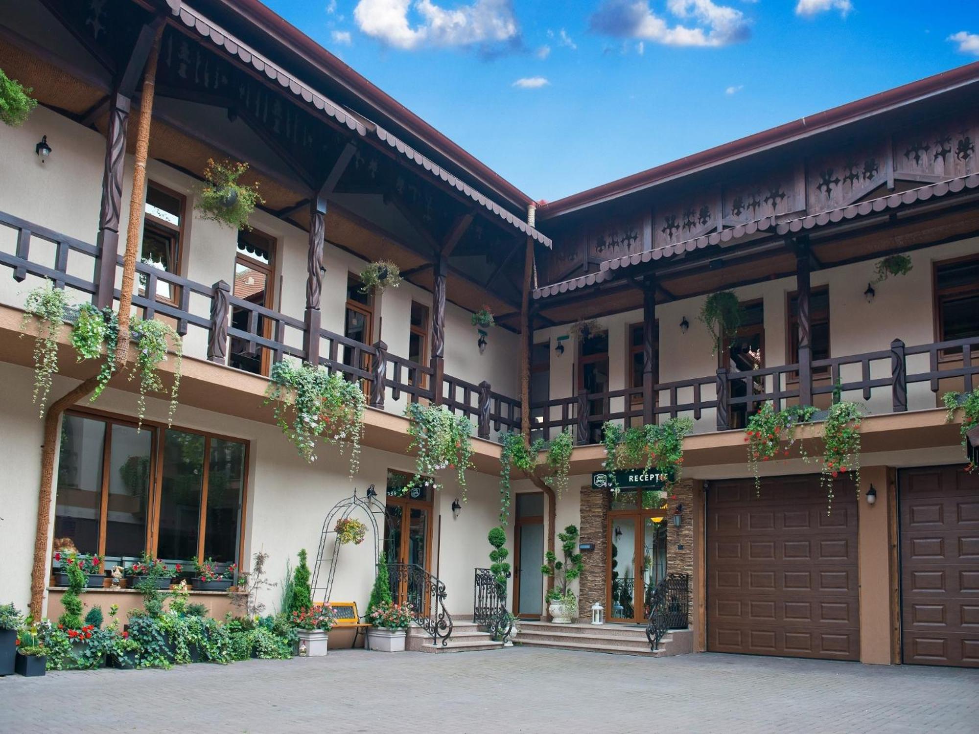 Hotel Galany Rădăuţi Dış mekan fotoğraf